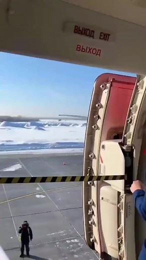 Aviation Lovers ♥️♥️♥️😍😍😍 #ladypilot #flyinggirl #pilotlifestyle #aviationlovers #femalepilots #cabincrew #flightattendant #airport #landing #aviation #ladypilot #pilotgirls #cabincrewgirls #aviationgirls #airhostess | Aviation Girls