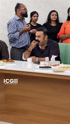 IndianCinemaGallery on Instagram: "AT മൂവി പ്രമോഷന് എത്തിയ നടൻ ഷാജു ശ്രീധർ ചായയും സ്നാക്സും കഴിച്ചപ്പോൾ | AT Movie Team At Kothamangalam Mar Baselios Dental College"
