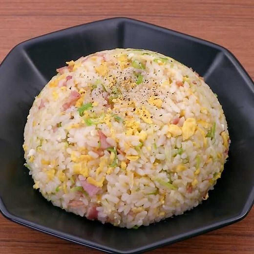 お家にある食材で♪ ベーコン入り卵チャーハンのレシピ動画・作り方 | デリッシュキッチン
