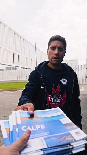 This December, our riders will once again head to sunny Calpe, to lay the groundwork for the upcoming season. 💪🏼🇪🇸 To make sure our fans at @lavuelta know just how perfect Calpe is for cycling and training, the team handed out special brochures at the start of yesterday’s stage. 🗞️ #TheWolfpack | #calpeturismo | @sam_has_a_camera | Soudal Quick-Step Pro Cycling Team