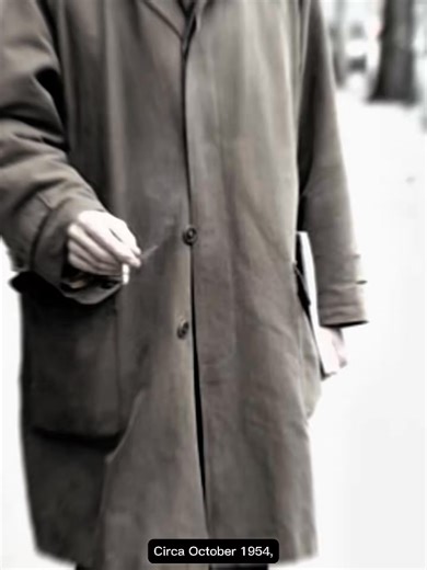 Circa October 1954, the Earl and Countess of Rocksavage, later the 6th Marquess and Marchioness of Cholmondeley, attended the British Horse Society’s combined training tests at Houghton Hall, Norfolk. Major Hugh Cholmondeley, an accomplished horseman and decorated military officer, navigated his bay gelding across sodden grass and rain-slicked jumps. Lavinia, noted for her impeccable style, was prepared for inclement weather in a classic Burberry trench over Barbour wax and tailored jodhpurs. Ey