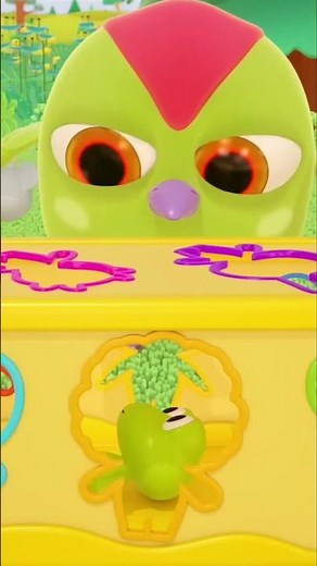 El Búho Hop Hop juega con un trailer de animales. Dibujos animados