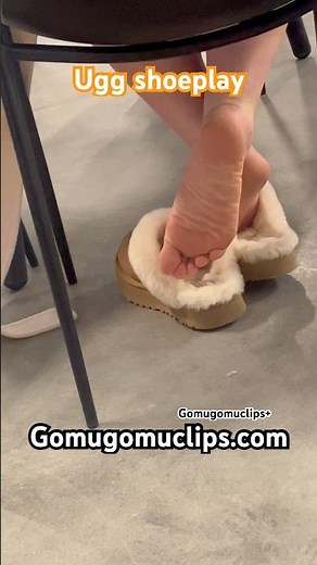 Asian shoeplay dipping in uggs part 1 ~ Gomugomuclips #uggs #asian #feet #shoeplay