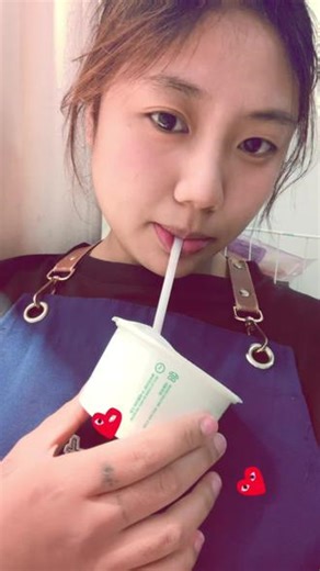 再次面对同样的伤害时 我愣了很恍惚 明明都那么挑剔了 还是看错了人