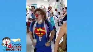 155K views · 2.2K reactions | No importa el disfraz, el color de la nariz o quién toca la guitarra... siempre que vamos al Hospital la alegría y el amor invade nuestros corazones. En esta temporada, debido a la Pandemia, no podemos asistir y extrañamos demasiado a nuestros pacienticos  sin embargo esperamos volver renovados y repletos de energía para volver a llenar el Hospital de sonrisas. | Dr Chocolate | Facebook
