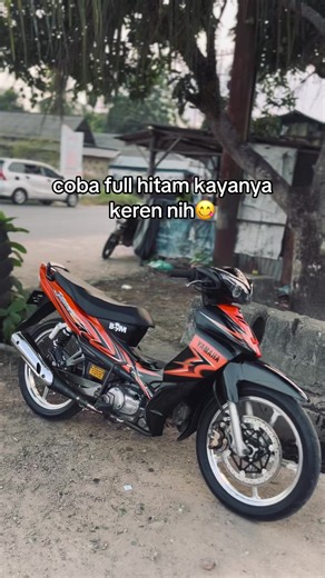 Coba Ganti Warna Full Hitam — Outfit Keren dan Simpel