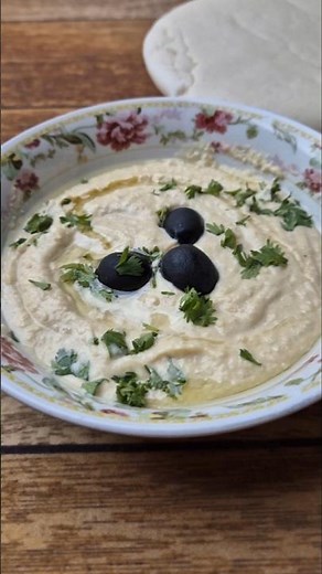 Creamy Homemade Hummus in 1 Min