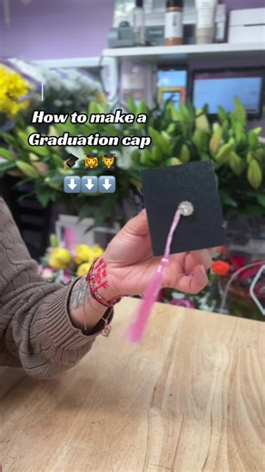 How to make a Graduation cap 🎓 👩‍🎓🧑‍🎓 ⬇️⬇️⬇️ #tutorial#DIY#flowerbouquets#fypシ#graduationcaps