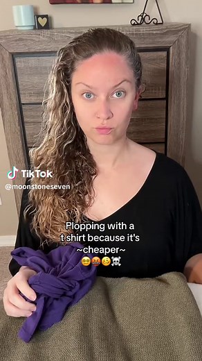 Effective Wavy Hair Plopping Method for Defined Curls and Frizz Control