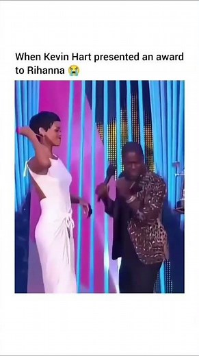 Kevin Hart & Rihanna’s Hilarious Award Show Moment 😂🏆 | Unforgettable Stage Chemistry ✨