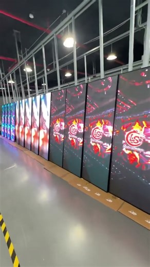 The easy-to-move LED display can be seamlessly spliced into a large screen. #leddisplay #posterled