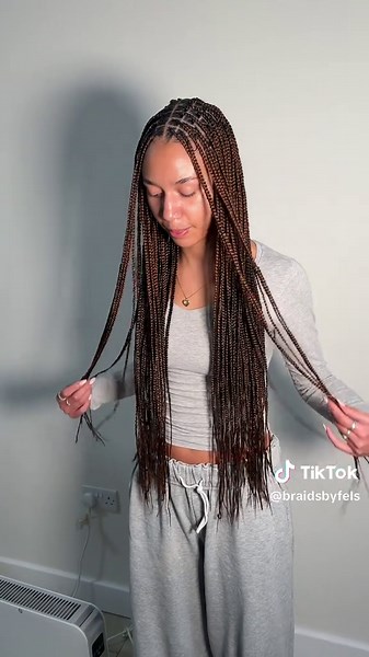 Small Knotless Braids in Colour 30