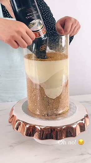 Epic Fail 😔🎂 #fypシviralシ2024 #fypviralシ #fypシ #fyp #baking #cakes #epicfail #ohno #omg #bakinglove | LAVs