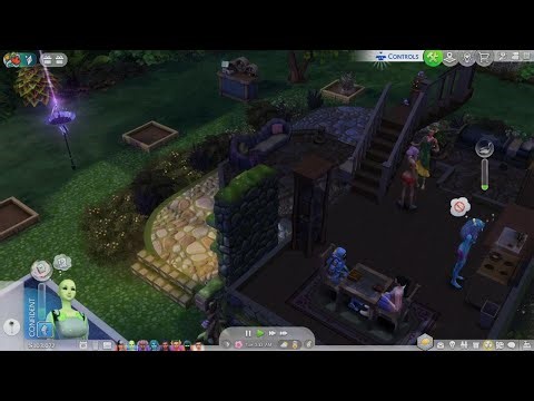 The Sims 4 I made Alien use alien technology