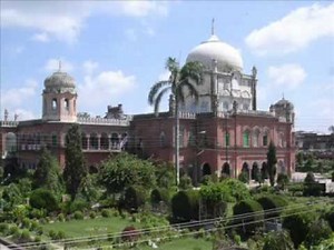 Hum Chorh Chale Hain Mahfil Ko...