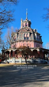 💘 @armourstiner 💘 Built in the 1860s, the Armour-Stiner #OctagonHouse is the only fully-domed octagon home in existence. There is no second one of it - anywhere. For the holidays, the house is filled with custom Victorian ornaments - garlands, ribbons, feather trees - and some of the most beautiful, light-filled rooms you’ll ever step into. Tours run through January 4th, and then the house enters its brief winter hiatus. And yes - the gift shop is incredible 😍 If you’ve ever wanted to go insi