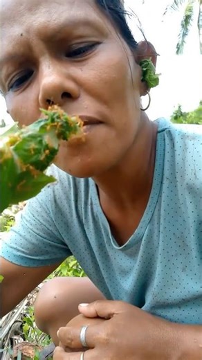 Daring Crunch: Trying Edible Filipino Ants for the First Time – Wild Insect Snack Gone Hilarious! 😅