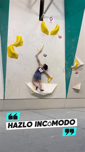 💬 Reflexión: Lo cómodo te mantiene igual. Lo incómodo te transforma. Si duele, si quema, si cuesta... estás justo donde empieza el cambio. 🔥 #CreceEnElCaos | Renace o Ríndete