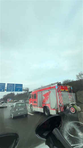 Köln Autobahn A57 schwer Verkehr Unfall