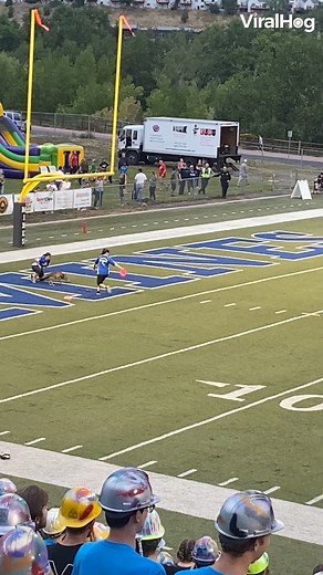 2M views · 51K reactions | That is one impressive catch by a speedy dog! 﫴 #viralhog #dogs #frisbeedog #pets | ViralHog | Facebook