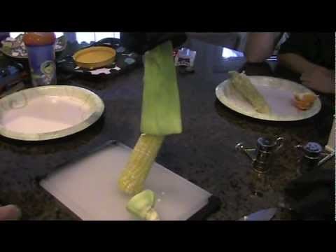 How to Cook and Shuck Corn Using Microwave