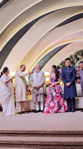 आशीर्वाद देने पहुंचे ... #yogi #bhadawar #yogiadityanath #narendramodi #rajnathsingh #up #bjp