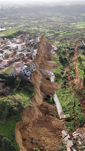 A four-kilometre section of a cliff collapsed in Sicily during a storm, forcing more than 1,000 people to evacuate. Italy declared a state of emergency and allocated 100 million euros for urgent relief. Damage is estimated at over 1.5 billion euros. | DW News