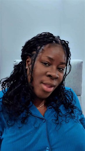 Keep the tips coming! Y’all were so helpful in packing the baby H’s hospital bag! I added a few more things — thank youuuu🥹🥰 Now it’s time for mama! I already know I have to put a few more things in this bag. Like snacks and my PJs. What else would you recommend? Items currently in my bag: @skims nursing bras @shein_ca hospital gown going home outfit @fridamom postpartum underwear hospital gown @mamaandwish recovery kit @momcozy wireless breast pumps @lululemon slides @lansinohusa nipple cream