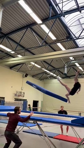 Bye 👋🏻 #fail #trampoline #flips #gymnastics #milzriss