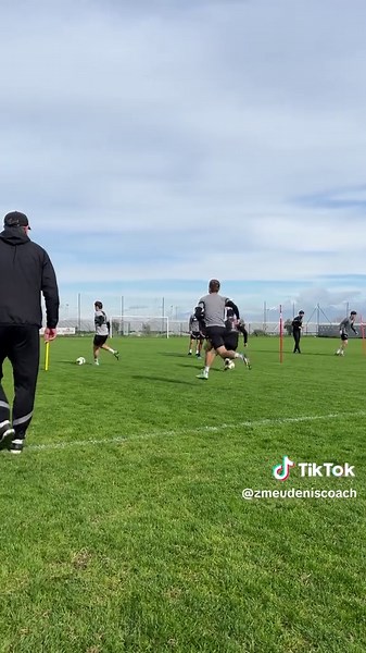 ⚽️ 𝗦𝗢𝗖𝗖𝗘𝗥 𝗦𝗣𝗘𝗘𝗗 𝗗𝗥𝗜𝗟𝗟 ⚽️ #speedtraining #soccertraining #footballtraining #speedandagility #soccerdrills
