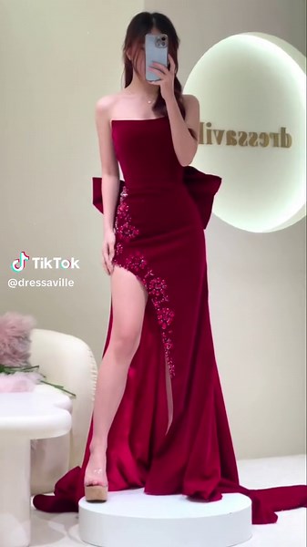 Elegância em Vestido Vermelho: O Look Perfeito para Prom