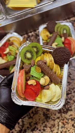 Mini Delice on Instagram: "vous 🍓🍍 Une salade de fruits pleine de saveurs, parfaite pour se faire plaisir tout en mangeant sain. Simple, fraîche et naturellement gourmande 💚 Qui craque ? 😍 🍊🍎🍌 #saladefruits #fruitlover #healthyfood #faitmaison #foodreel instafood mangersain fraicheur recettesaine gourmandisesaine foodinspiration vitamines desserthealthy foodies cuisinefacile"