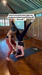 That freestanding Pincha feeling 🤸‍♂️ In case your yoga teacher hasn’t told you yet, it doesn’t have to take months or years of hurling yourself at the wall, doing endless core work, or hoping one day things will magically click. Getting your inversions off the wall is NOT about doing more. It’s about following the right process, and that’s where most yoga classes fall short. After helping thousands of students learn to balance on their hands and upside down (in all kinds of bodies!), here’s wh