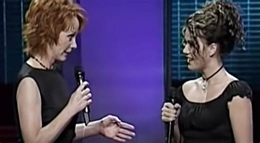 Reba McEntire & Kelly Clarkson Perform "Does He Love You" On "Idol"