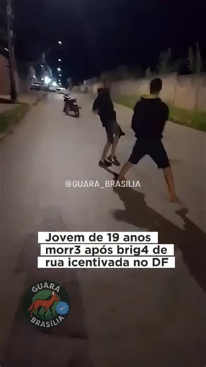 Guara on Instagram: "Hoje, Nessa madrugada de sábado (15/2), um jovem de 19 anos m0rr3u após uma br1g@ de rua no Nova Colina, em Sobradinho I, no Distrito Federal. Segundo a polícia, ele trocou agr3ss0̃3s com um homem de 26 anos, enquanto outro envolvido filmava e incentivava a luta. Após receber um golpe conhecido como “mata-leão”, o jovem passou mal, foi socorrido à UPA de Sobradinho II, mas já teria chegado em parada cardiorrespiratória e não resistiu. O autor das agr3ss0̃3s e o homem que gra