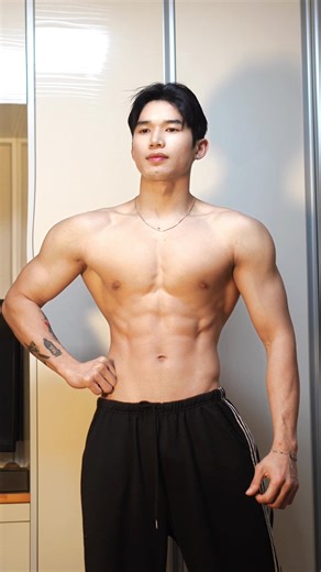 ចង់បានប្តីរាងសាច់ដុំមករកញុំ😁 តែបើចង់ស្អាតកុំភ្លេចLEAP KR😊 @Mao Chomroeun Daily