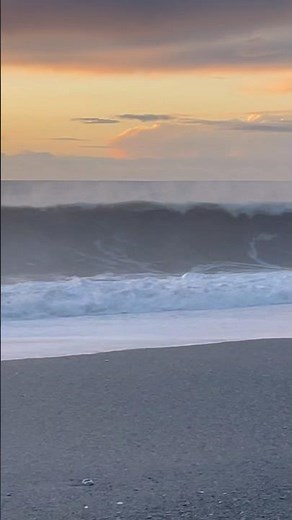 Mare in Tempesta al Tramonto in Calabria | Onde Potenti e Vento d’Inverno sul Tirreno 🌊