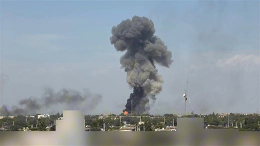 伊朗霍尔木兹甘省米纳布刚刚遭到空袭；昨晚11点布什尔帕扎加巴德区的瓦尔法贾尔码头、萨德拉及其机库至少发生了6次爆炸，今天下午14:15空军基地和机场遭到多轮空袭