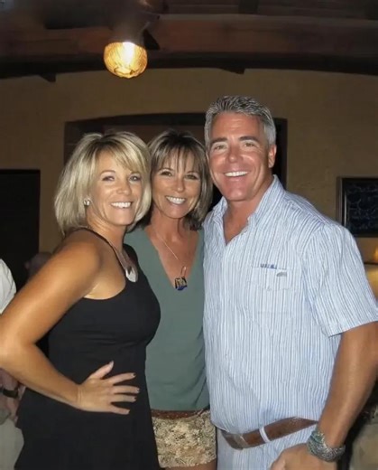 Twenty years removed from high school graduation, going to my reunion brought more back than expected — and meeting my ex wasn’t the most surprising event. By now, most people would assume I’d have the confidence and success to put the past behind me, but that wasn’t how things unfolded. During those years, Chad and I were together. I believed we were in love until he ghosted me right before we finished school, no explanation given. That wound followed me into adulthood. I dreaded running into h