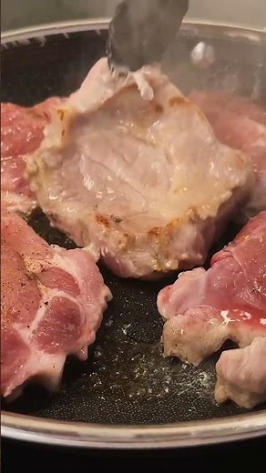 Amazing! SECRET to a Delicious pan fried PORK CHOPS recipe that melts in your mouth 💯✅