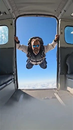 Adventure in the Sky – Parachute Flight #adventure #Perachote flight #paragliding # Parajumping#