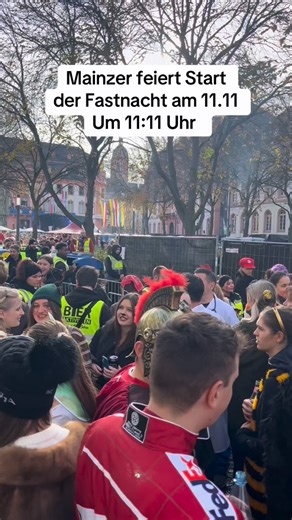 Mainzer feiert Start der Fastnacht am 11.11. um 11:11 Uhr #mainz #karneval #fünftejahreszeit #fy #viral #newsstadt | News-Stadt
