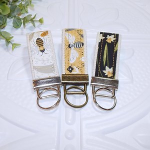 Buy Floral Cotton Mini Key Fob: Bee Short Keychain Online in India - Etsy