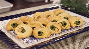 Baked brie, spinach and feta tarts: These holiday appetizers are easy to make