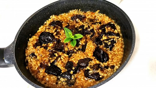 Un desert de post delicios! Orez cu Prune Uscate. Reteta rapida si economica la tigaie. #retetesimple #retetedepost Ingrediente: 150 g prune uscate jumatate pahar de orez sau 100 g 4-5 parti da apa 5 linguri de zahar sau 100 g un baton de scortisoara coaja de la jumatate de lamaie inca putina rasa un praf de sare | In bucatarie cu Jenny