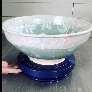 🌈So simple but oh so good!!!! @maycocolors celadon bloom and light flux one of my favorites glaze combos. 👉🏻Here I am applying 2 coats of each on @lagunaclay #bmix5 ✨Learn how to make and glaze your own pottery with @jessputnamphillips and ClayShare.com #madewithclayshare #jessicaputnamphillips #celadon #maycoglaze #cryastals | Clayshare