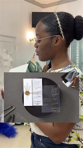 A união entre duas pessoas revela o quão grandioso o amor pode ser.Que Deus esteja sempre e sempre no meio desta união 🙌🏽🙏🏾 Amor Descomplicado Visita a @noivos_e_padrinhos na companhia de indira_silvaoficial♥️♥️Convites : @noivos_e_padrinhos Tel: 923459813 Preciosa 🙏🏾🙏🏾😍 | Noivos & Padrinhos