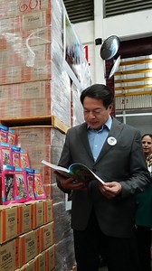 El día de hoy más de 160 millones de Libros de Texto Gratuitos comienzan su ruta para llegar a todas las escuelas de preescolar, primaria, secundaria y bachillerato, para el ciclo escolar 2025-2026. 📚📖 Pronto estarán al alcance de millones de estudiantes, en 20 lenguas originarias, en sistema braille y en formato macrotipo. Seguimos priorizando la accesibilidad para comunidades marginadas y personas con discapacidad visual. Es un gran esfuerzo de la Secretaría de Educación Pública del gobierno