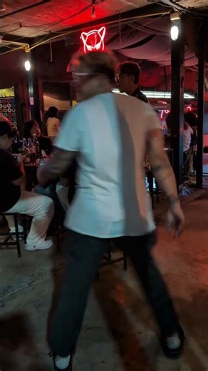 O altfel de " dragostea din tei " 😅🥰