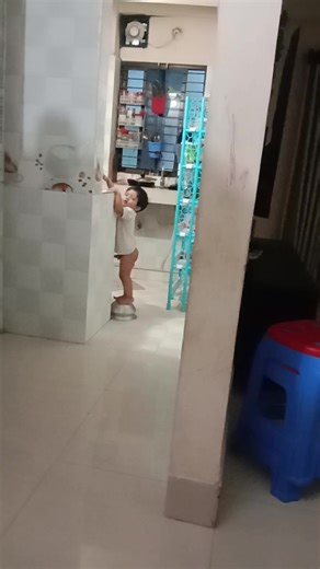 পাতিল এর উপরে দাঁড়িয়ে কি যে খুঁজতেছে আল্লাহ জানে | Amena Khatun | Facebook